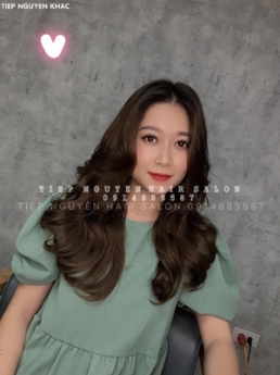 4 phong cách tóc xoăn lơi cho nàng cá tính trẻ trung, Tiệp Nguyễn.