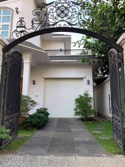 Chủ lâu đời cần bán gấp biệt thự sân vườn thảo điền 400M2