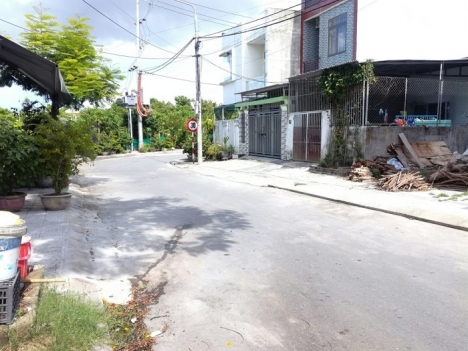 Nhà mặt tiền Phước Tường 8 dt 81m2 đường 5,5m lề 3m giá 2.x tỷ tlcc