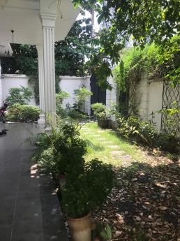 Chủ lâu đời cần bán gấp biệt thự sân vườn thảo điền 400M2