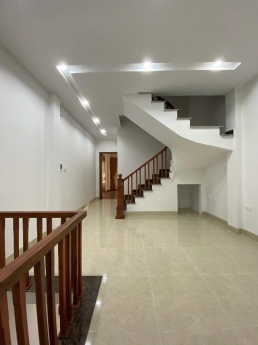 Bán nhà Ngọc Thuỵ 55m2, 4 tầng, mặt tiền 5m, giá 5.35 tỷ, ngay cạnh Khai Sơn Hill, ô tô vào nhà,