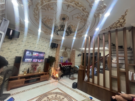 Bán gấp Nhà lâu Đài Dát Vàng hẻm 1056/x Huỳnh Tấn Phát Q7,dt 60m2,6.8Tỷ