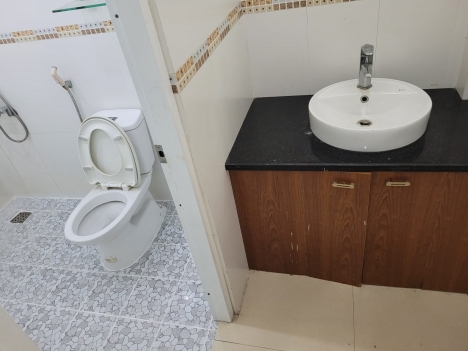 72m2 nhà 5 tầng xây dựng BTCT kiên cố. vườn lài quận tân phú.  ngang 5m giá 9.4 tỷ. hẻm 6m xe hơi