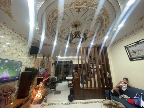 Bán gấp Nhà lâu Đài Dát Vàng hẻm 1056/x Huỳnh Tấn Phát Q7,dt 60m2,6.8Tỷ