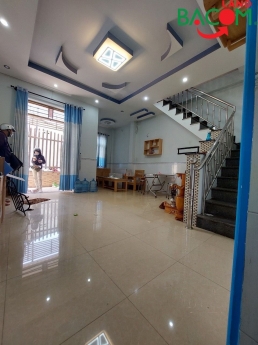Hạ giá 150tr, Bán nhà 1 trệt 1 lầu lô góc SHR thổ cư đường ô tô gần bùng binh Biên Hùng P.Trung