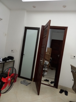 Lô góc Lạc Long Quân, ô tô đỗ, dòng tiền, ô chờ thang máy DT 47m2 6T MT 4,2m 9N giá 7,25 tỷ