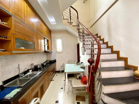 Bán nhà Ngọc Thuỵ 50m2 x 4 tầng, giá 5.7 tỷ, ô tô đỗ cổng, 20m ra ô tô tránh, 5 phút sang phố cổ