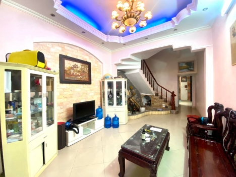 Nhà đẹp phường Bồ Đề, mặt phố, ô tô tránh, kinh doanh sầm uất, 37m2, mt 5,8m nhỉnh 7 tỷ