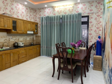 Nhà đẹp Thanh Lộc Quận 12 – 4 tầng 100m2 4,5x22 – Hẻm xe hơi vào nhà – Nội thất xịn sò – 6,1 tỷ.