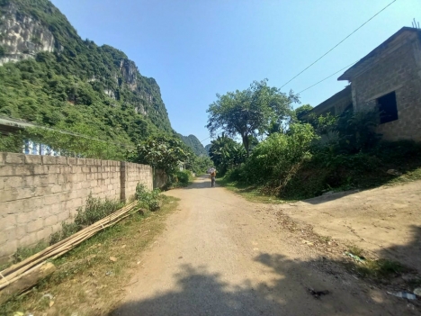 ĐẤT NHÀ VƯỜN SIÊU ĐẸP FULLTHỔ CƯ, BÁM ĐƯỜNG TO, MẶT TIỀN RỘNG, VIEW SUỐI, VIEW NÚI. GIÁ CHỈ HƠN