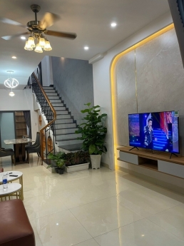 Nhà mặt tiền mới xây Hòa Minh 3 gần biển nội thất đầy đủ