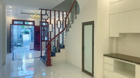 BÁN NHÀ MỚI XÂY 4 TẦNG VIỆT HƯNG _Ô TÔ_52 M2_MT 4 M_5,5 TỶ