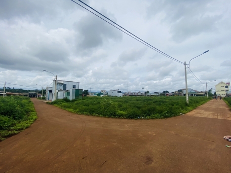 cần bán nhanh lô đất ngay trung tâm chợ Phú Lộc, huyện Krong Năng