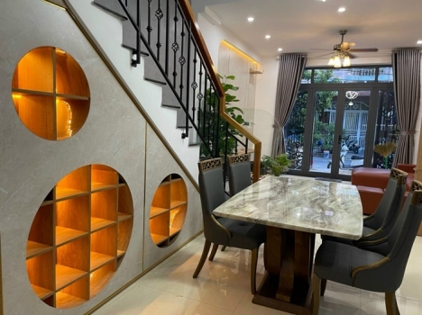 Nhà mặt tiền mới xây Hòa Minh 3 gần biển nội thất đầy đủ