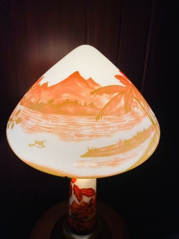 Giao lưu em đèn bàn gale pháp