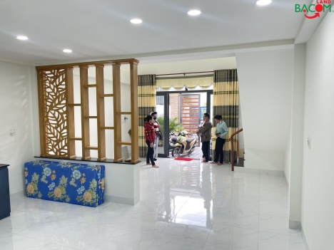 Giảm 100 triệu!!! còn 3,2 tỷ b.lộc.Bán nhà 1 trệt 1 lầu mới leng keng, đường xe hơi, 69m2, SHR, thổ