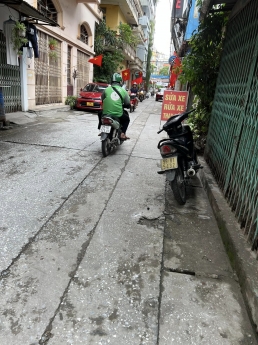 Hộ khẩu Ba Đình, Mới Đẹp, gần sát phố, 45m2 x i5T, MT 4m, Chỉ 5.85 Tỷ.