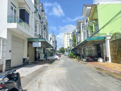 Bán 60m2 đất sổ đỏ thổ cư lộ 12m - Kế bên siêu thị Go Cần Thơ