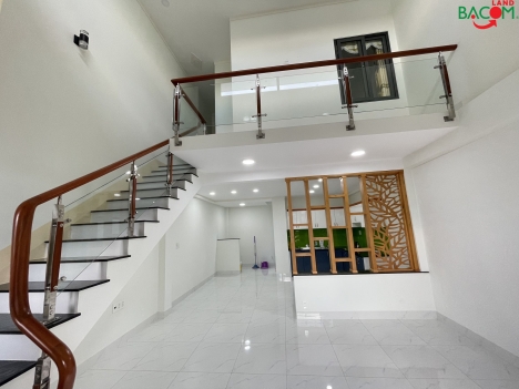 Chỉ còn 3,25 tỷ TL.Bán nhà 1 trệt 1 lầu mới leng keng, đường xe hơi, 69m2, SHR, thổ cư 100%, P.Tân