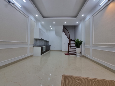 Phố Hoàng Cầu Bán Nhà 6 Tầng, 50m2, 4 ngủ, nhà mới, thang máy, giá: 6.5 tỷ