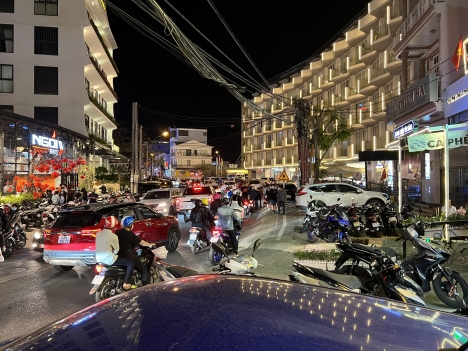 Cần tiền bán gấp Khách Sạn đẹp gần trung tâm đường Bùi Thị Xuân, Đà Lạt giá 40 tỷ