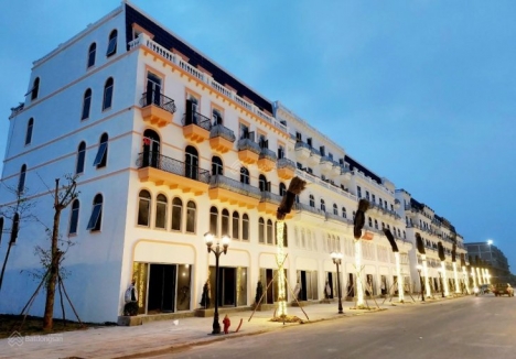 Bán Shophouse mặt đường chính cổng vào KĐT Sky Garden đường nguyễn tất thành