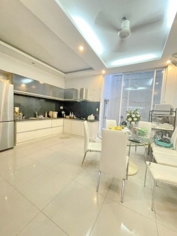 BÁN NHÀ MẶT TIỀN HẺM XE HƠI 8M - LÂM VĂN BỀN, P.TÂN KIỂNG QUẬN 7 - HẺM THÔNG.
Lh xem nhà :  Ms