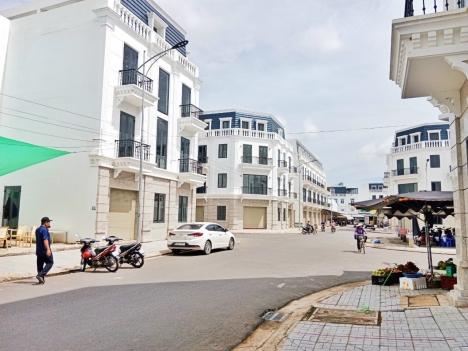 BÁN NHÀ MẶT TIỀN CHỢ - CÁCH CẦN THƠ 25KM