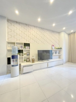 BÁN NHÀ MẶT TIỀN HẺM XE HƠI 8M - LÂM VĂN BỀN, P.TÂN KIỂNG QUẬN 7 - HẺM THÔNG.
Lh xem nhà :  Ms