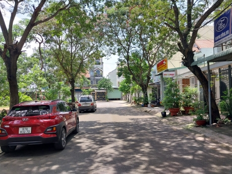 KHÁCH SẠN QL1K. DĨ AN. 239M. 5T. 39P. THU NHẬP 900TR/N. GIÁ HƠN 26 TỶ.