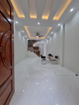 -Bán Nhà Tân Mai-Hoàng Mai -Siêu Phẩm Oto Đỗ Cổng -Phân Lô- Khu Vực rất hiếm bán - Tiện Ích Bạt Ngàn