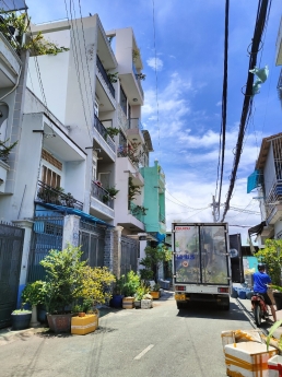 Bán nhà mới đẹp Hòa Bình Quận 11, xe hơi trong nhà, 4 tầng BTCT, dọn vào ở ngay.