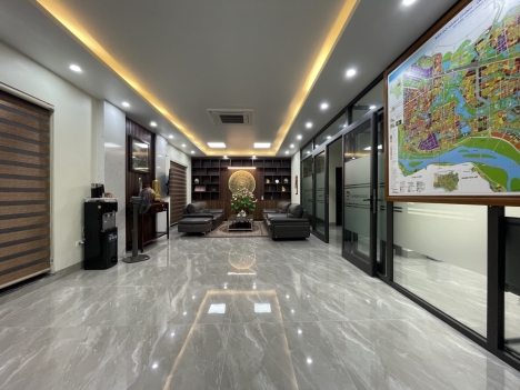 Nhà mình có căn nhà 4 tầng cần cho thuê làm văn phòng ở khu Biệt thự liền kề thuộc dự án Erowindow