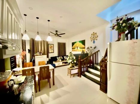 BÁN NHÀ ĐẸP NGỌC THỤY, 45M,5T 3,8  TỶ, FULL NỘI THẤT XỊN XÒ, SÁT MIPEC