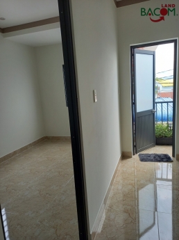 Bán  nhà lầu xe hơi 5

 Bán nhà lầu oto 5*17m  lô góc 2 mặt tiền SHR tho cu  kế cư xá Phúc Hải P,