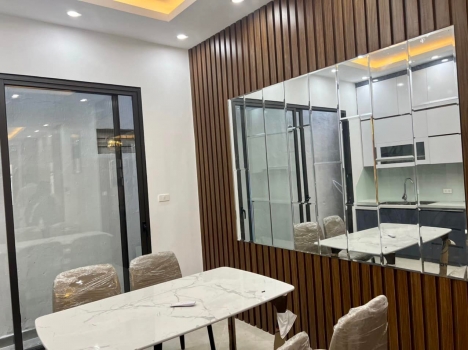 BÁN NHÀ ĐẸP NGỌC LÂM, 46M,5T 3,8  TỶ, FULL NỘI THẤT XỊN XÒ, SÁT MIPEC