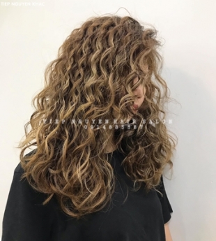 Tóc ngắn nhuộm hidden xanh rêu, học nghề tóc - Tiệp Nguyễn Hair Salon