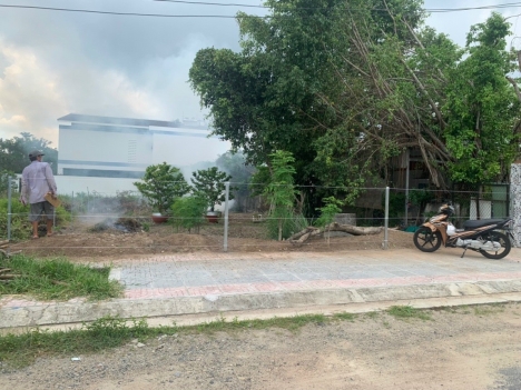 bán lô đất mặt tiền đường tranaf quang dieeujlong toàn bà rịa