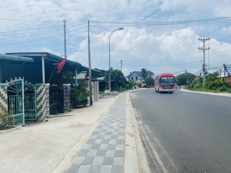 Chủ kí gởi lô đất có diện tích 10x72 tổng 760m2 nở hậu 
 Mt Nguyễn Chí Thanh, Tân Bình, LaGi 
- Có