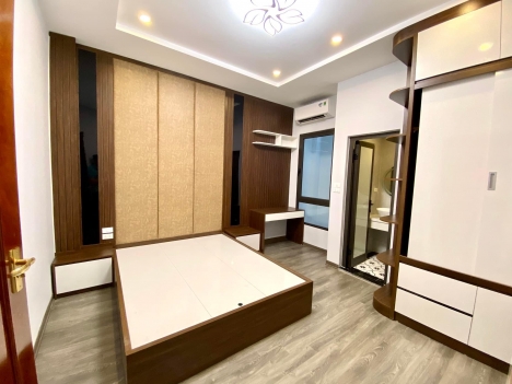 BÁN NHÀ MẶT PHỐ NGUYỄN LAM 45M2 5T Ô TÔ TRÁNH VỈA HÈ KD VP