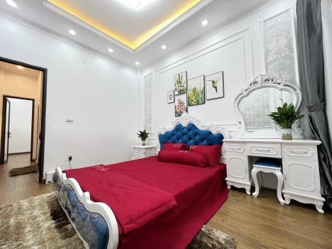 Bán nhà 5 tầng 2 mặt thoáng, 50m2, kinh doanh sầm uất phố Trần Thái Tông, Cầu Giấy
