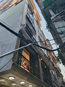 Bán nhà 4 tầng, 40m2, cách ngõ ô tô 20m, mới tinh tại phố Cầu Giấy