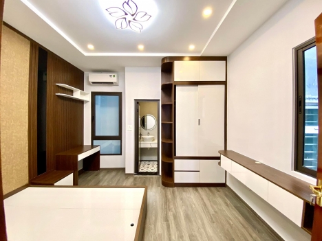 BÁN NHÀ MẶT PHỐ NGUYỄN LAM 45M2 5T Ô TÔ TRÁNH VỈA HÈ KD VP