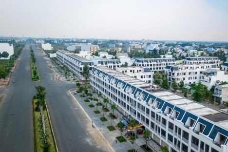 Cần bán nhà phố 110m2 mặt tiền đường Hùng Vương - dự án Lavilla Green City Tân An