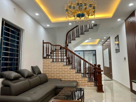 BÁN NHÀ ĐẸP NGỌC LÂM, 46M,5T 3,8  TỶ, FULL NỘI THẤT XỊN XÒ, SÁT MIPEC