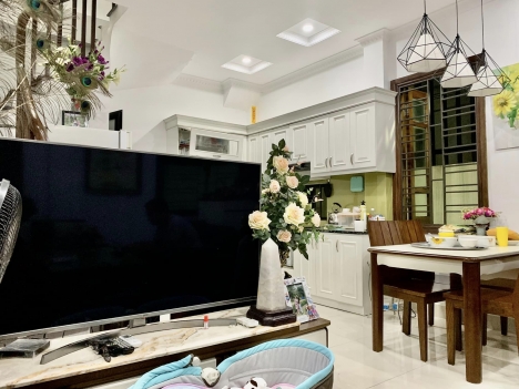 Nhà Thạch Bàn 45m, 5 tầng, LÔ GÓC - Ô TÔ ĐỖ CỔNG, nhỉnh 3 tỷ