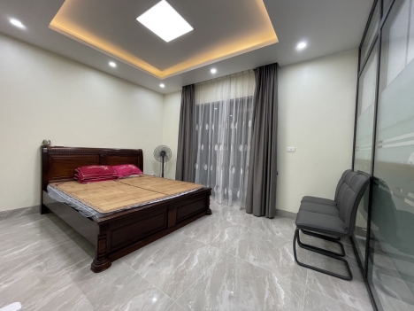 Nhà mình có căn nhà 4 tầng cần cho thuê làm văn phòng ở khu Biệt thự liền kề thuộc dự án Erowindow