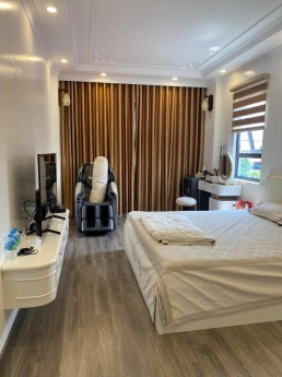 BÁN NHÀ NGỌC LÂM 60M2 5T GARA 7 CHỖ VÀO NHÀ FULL NỘI THẤT