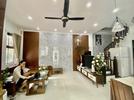 Nhà Thạch Bàn 45m, 5 tầng, LÔ GÓC - Ô TÔ ĐỖ CỔNG, nhỉnh 3 tỷ