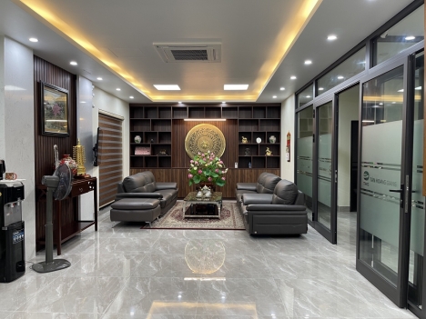 Nhà mình có căn nhà 4 tầng cần cho thuê làm văn phòng ở khu Biệt thự liền kề thuộc dự án Erowindow